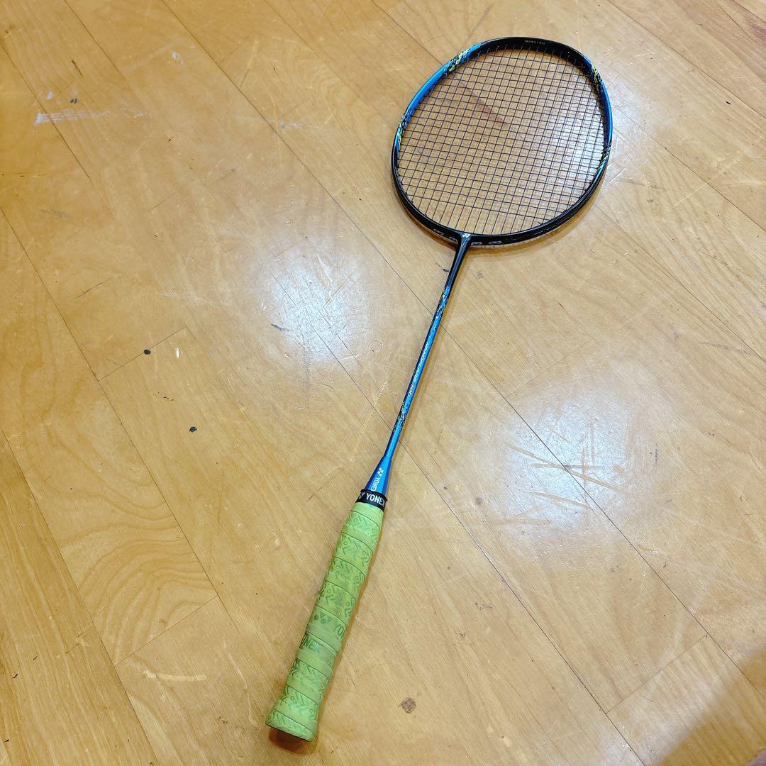 バドミントン ラケット ナノフレア700 廃盤 美品 人気 希少品 4UG5