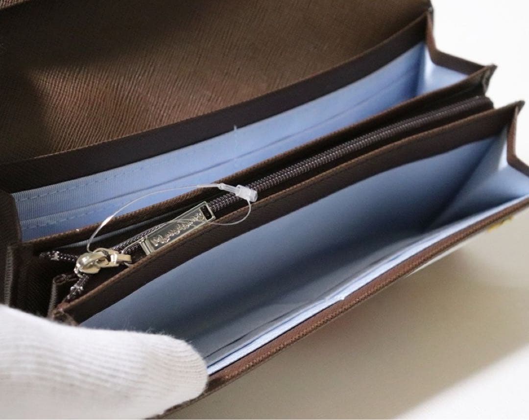 《マンハッタナーズ》箱付未使用【ミュージック、ミュージック】レザーかぶせ式長財布