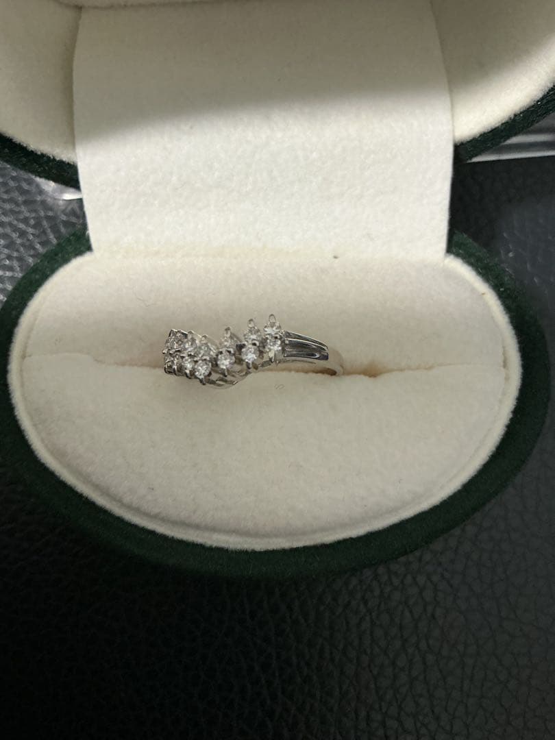 咲*子様 刻印有り！本物保証！PT900 ダイヤ0.29ct Vリング！ - メルカリ