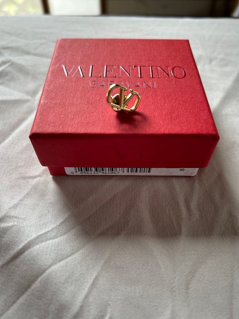 ウ*ー様 VALENTINO ゴールド ピアス (LE SSERAFIMチェウォ ウ*ー様 VALENTINO ゴールド ピアス (LE SSERAFIMチェウォ ウ*ー様