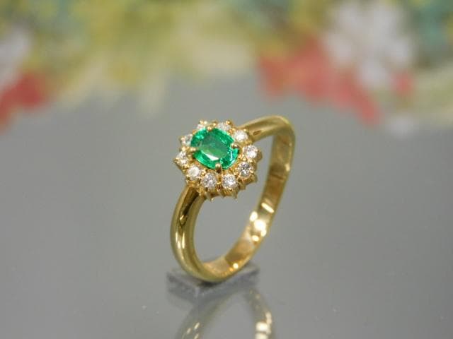 K18 エメラルド 0.27 メレ0.20リング 12号 K18 エメラルド 0.27 メレ0.20リング 12号 - メルカリ