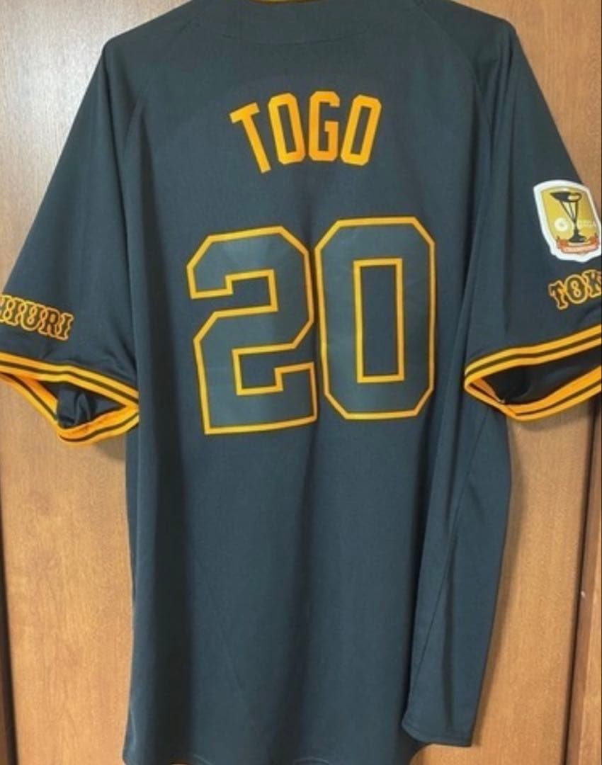 美品 読売ジャイアンツ 巨人 ユニフォーム戸郷サード XL - メルカリ