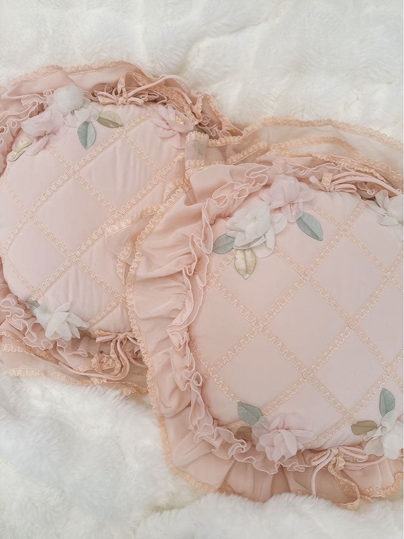 新品未使用さえらベルパーチフリフリのフリル付きピンク円形クッション約45cm 楽天市場】クッション 34×45cm ハート フリル付き ピンク ピーチスキン