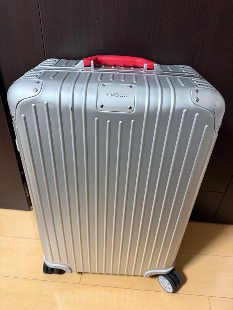 RIMOWA 類似シルバーキャリーケース 4輪 org.jpg
