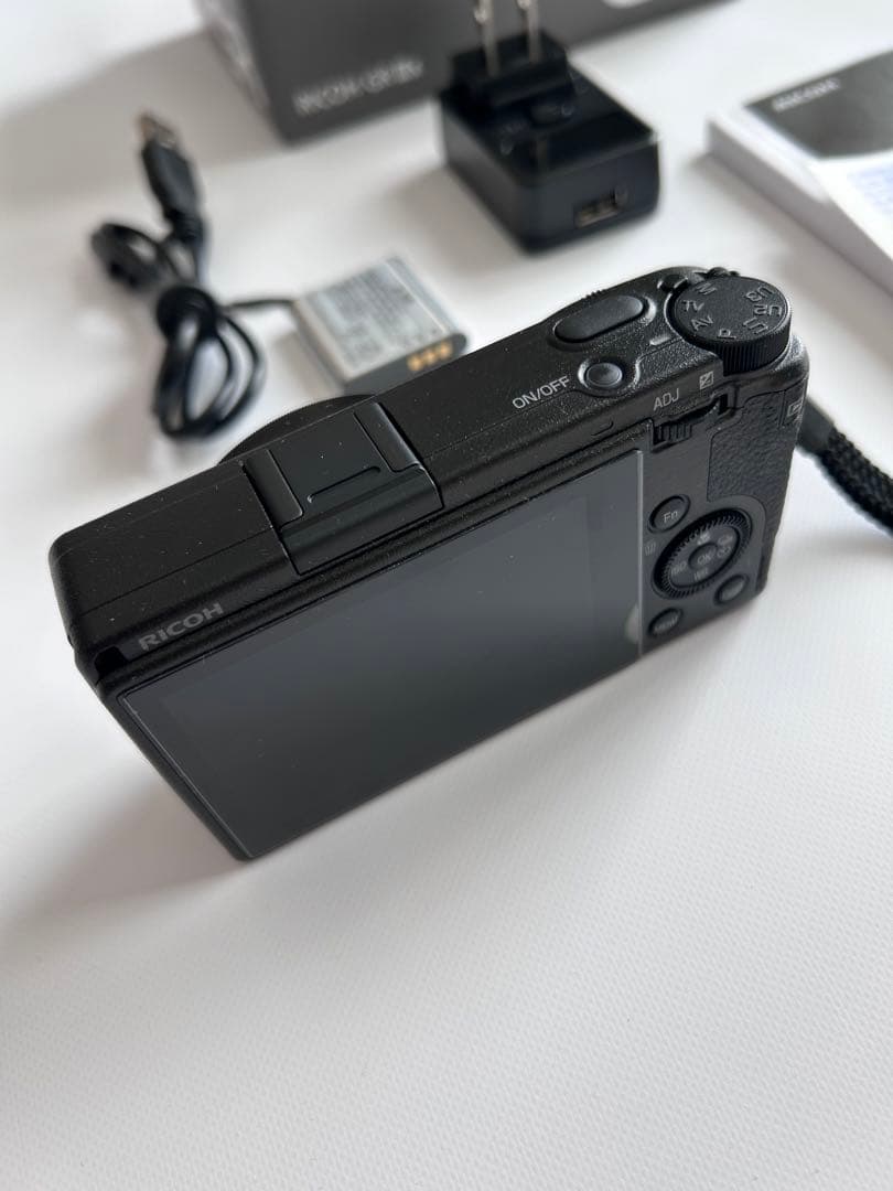 保証書付・撮影枚数328枚の備品】RICOH GR IIIx