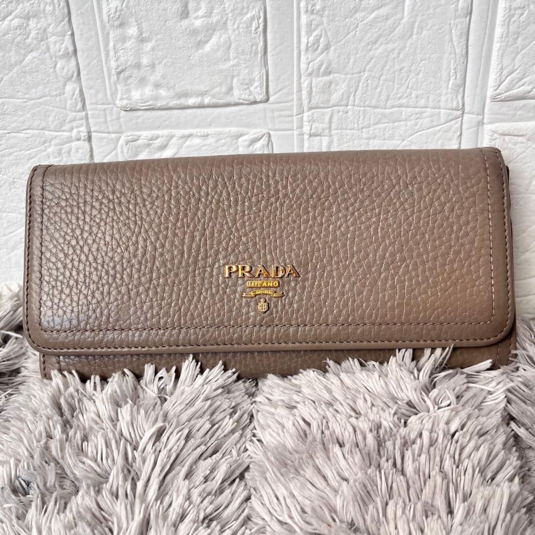 良品✨PRADA 長財布　メタルロゴ　長財布　シボレザー　グレージュ 中古・古着通販】PRADA (プラダ) サフィアーノレザー長財布 ライト
