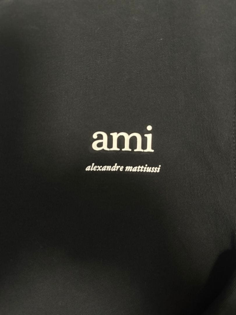 希少・レア】AMI PARIS ロンT ブラック ワンポイント刺繡 ロゴ - メルカリ