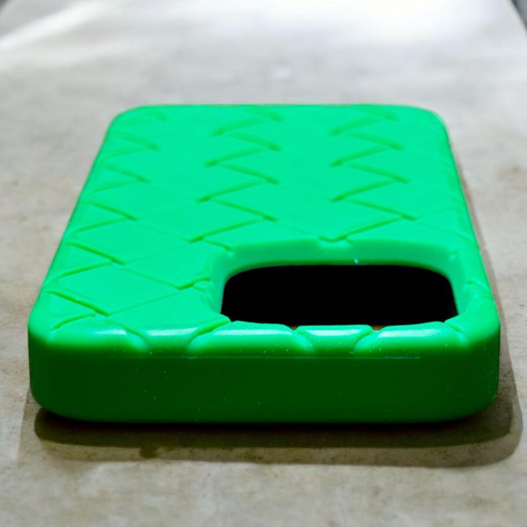 Bottega Veneta iPhone 15 Pro ケース グリーン