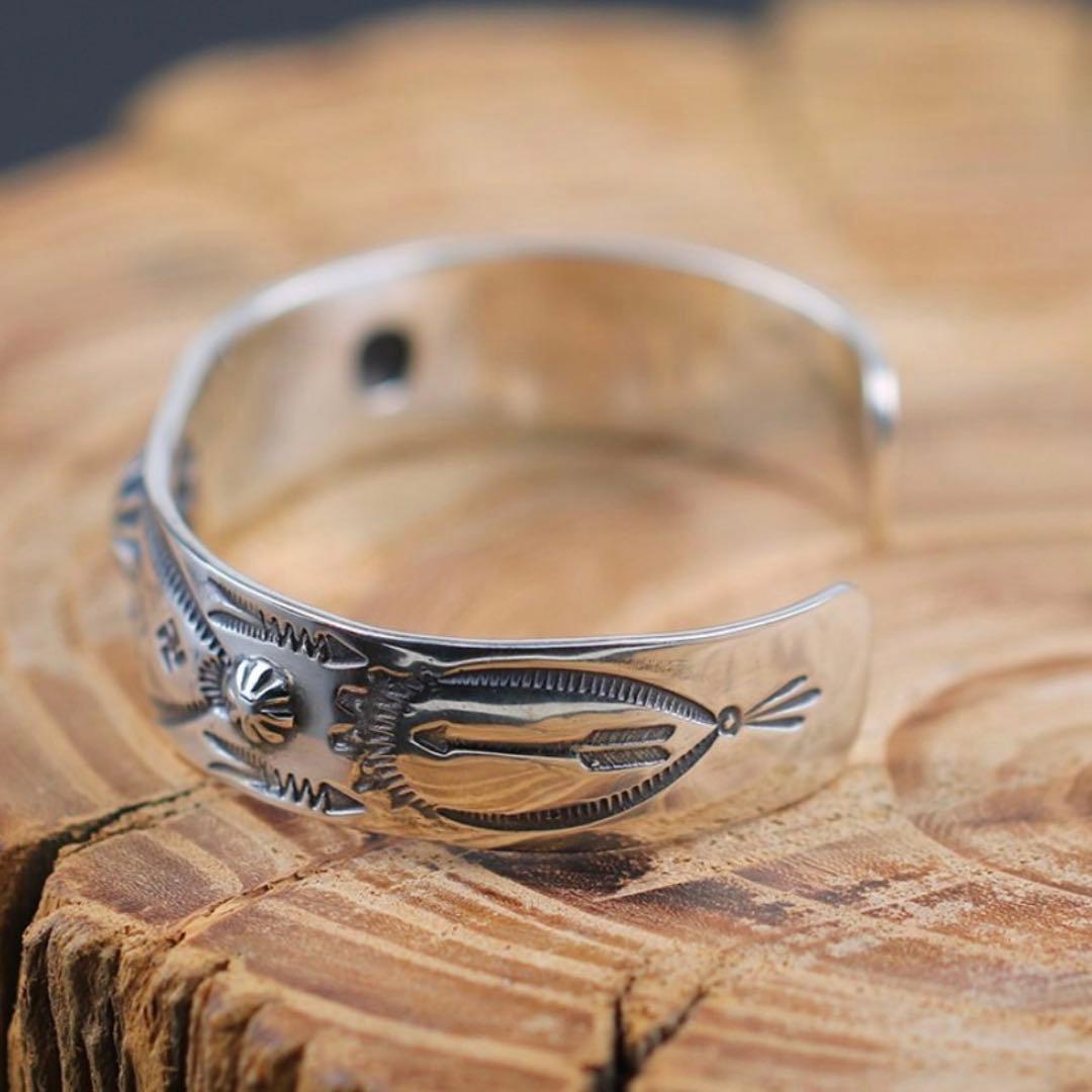 ラリースミスSHELL REPOUSSE THUNDER BIRD BANGLE - メルカリ