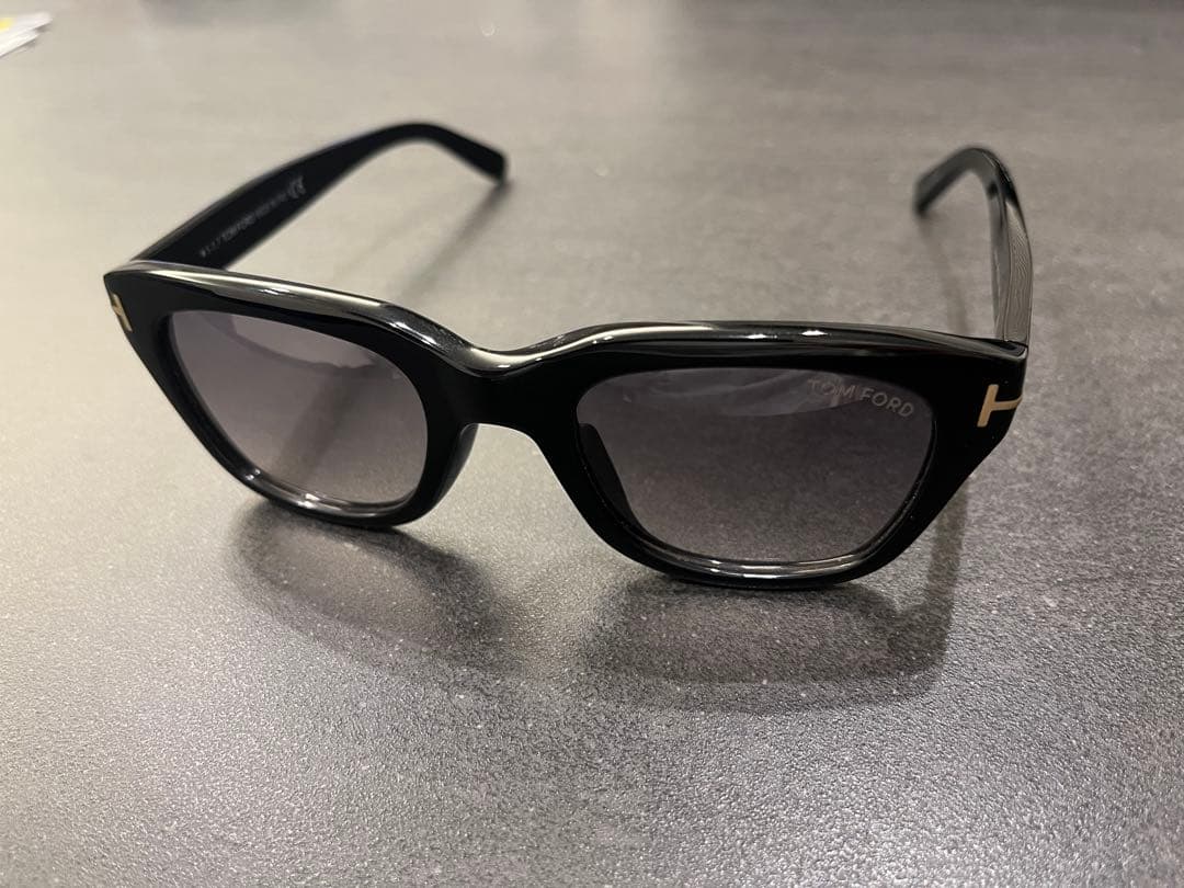 トムフォード ブラック キャットアイ サングラス
