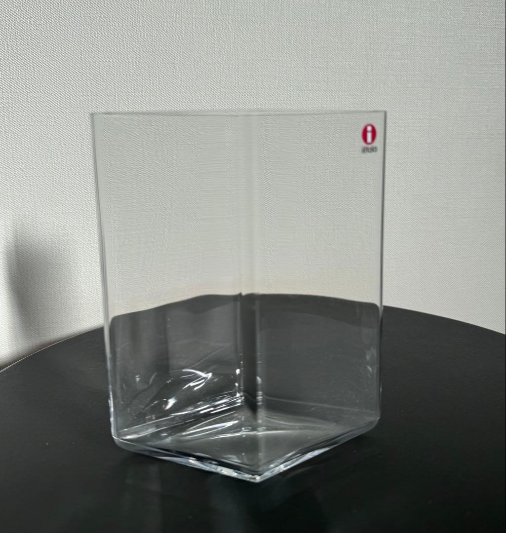 イッタラ  ルーツ ベース Ruutu Vase クリア　廃盤 ルーツ ベース 115×180mm グレーの通販 | 家具・インテリア通販