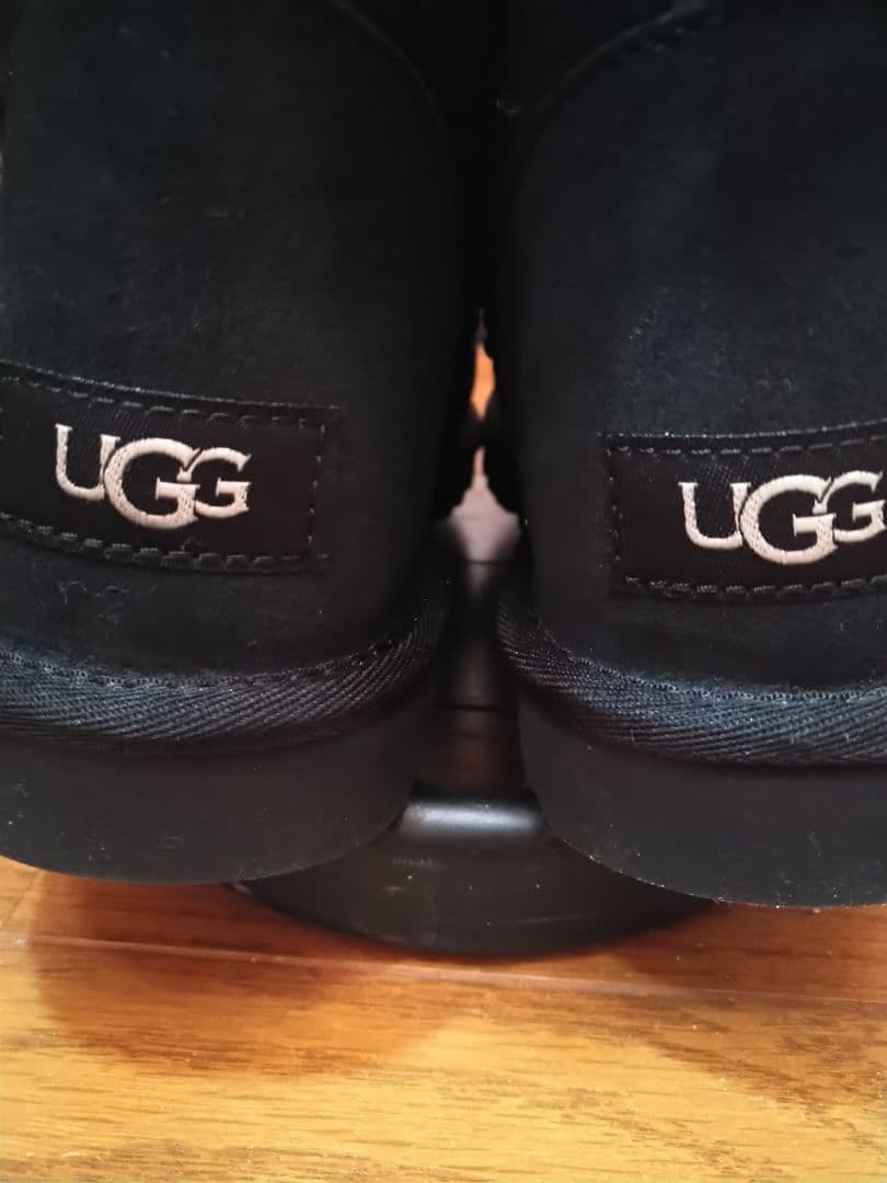 【試し履きのみ！】UGG　ブラック ムートンショートブーツ　25.0cm