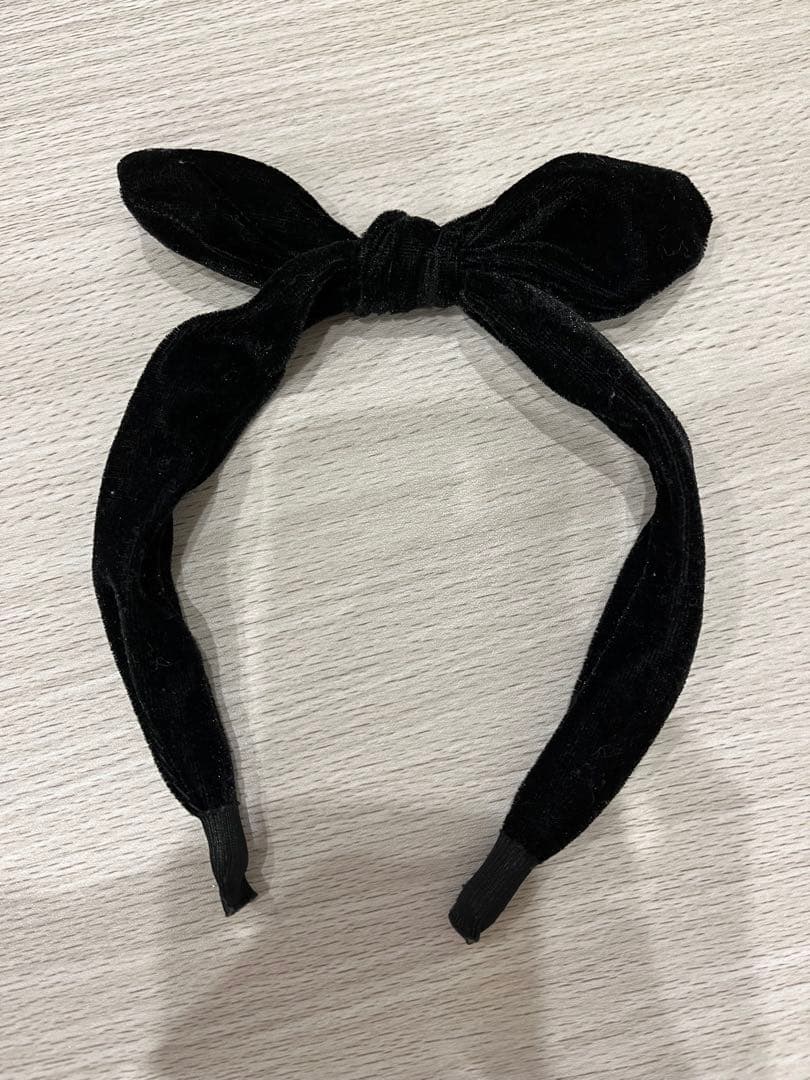 ブラックベルベットリボンヘアバンド - メルカリ