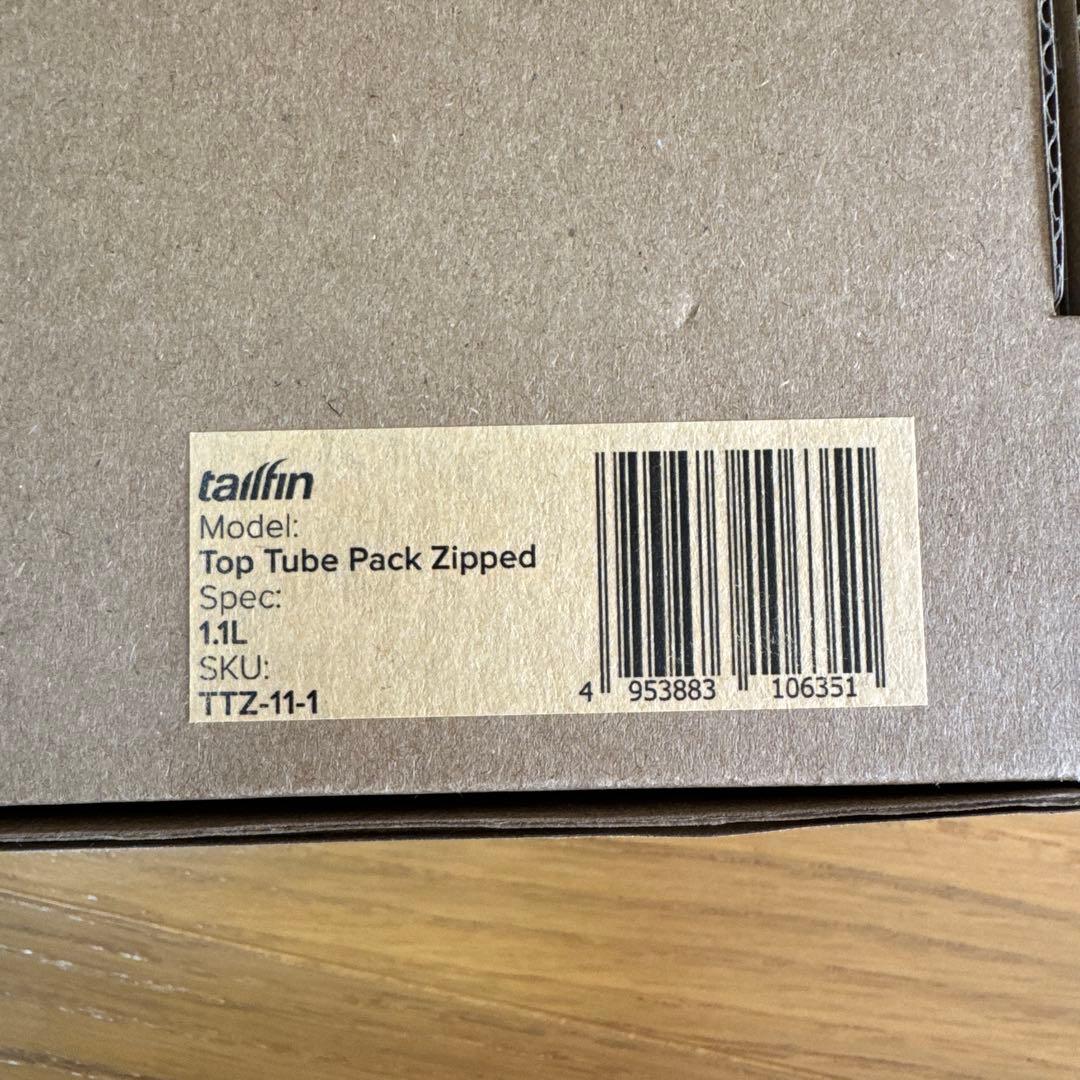 アクセサリー Tailfin Top Tube Bag Zip 1.1L