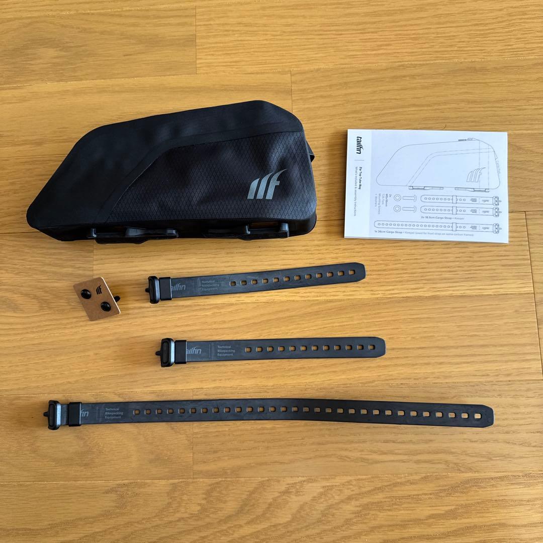 アクセサリー Tailfin Top Tube Bag Zip 1.1L