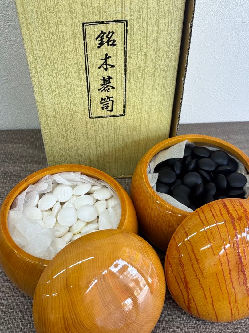 本蛤碁石 31号 180個 本那智黒 181個 厚み9.4cm 囲碁 碁石 Amazon | 囲碁 日向特製蛤碁石那智黒碁石 31 実用 厚み8.4mm 木製本欅