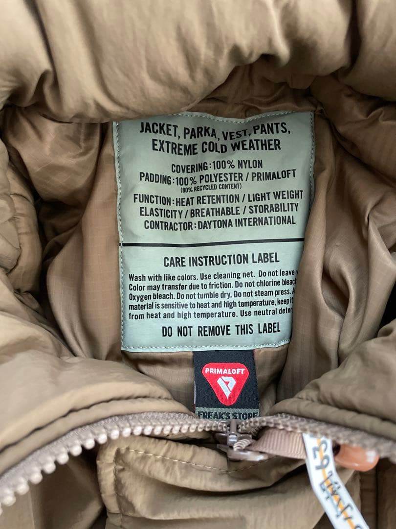 y*e様 フリークス PRIMALOFT モンスターパーカー ダウン - メルカリ