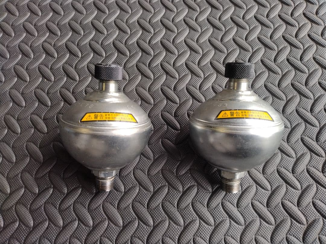 NOKアキュムレータ２個　ローライダー ハイドロ アキュムレーター仕様のハイドロリクス : LOWRIDERFACTORY Classic car