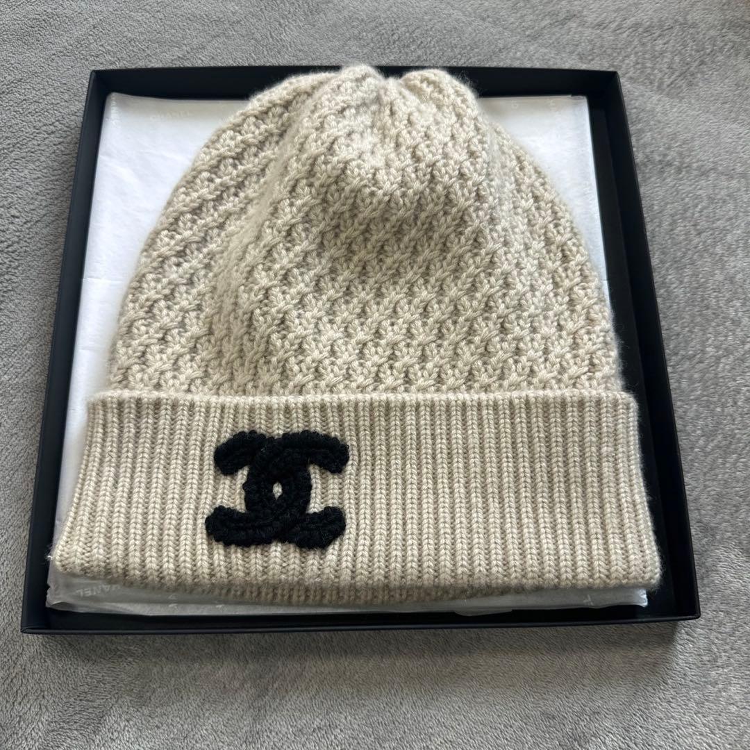 CHANEL グレーニット帽 中古・古着通販】CHANEL (シャネル) ココマークニット帽 グレー