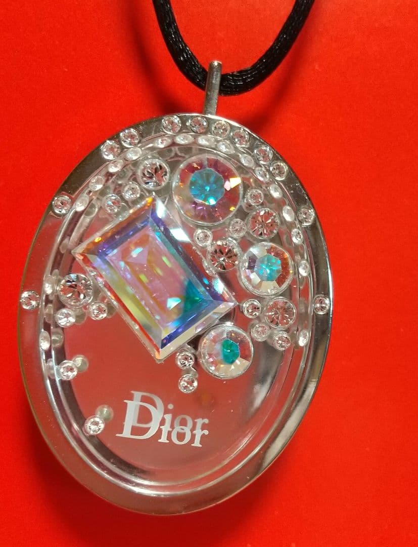 Dior クリスタルボレアル 251 ピンククリスタル リップ ネックレス