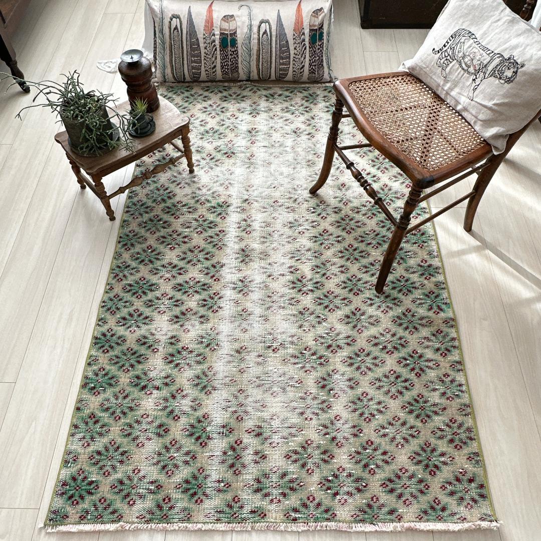 トルコ製ヴィンテージラグ689 レア 花紋章 セージグリーン ミント レッド