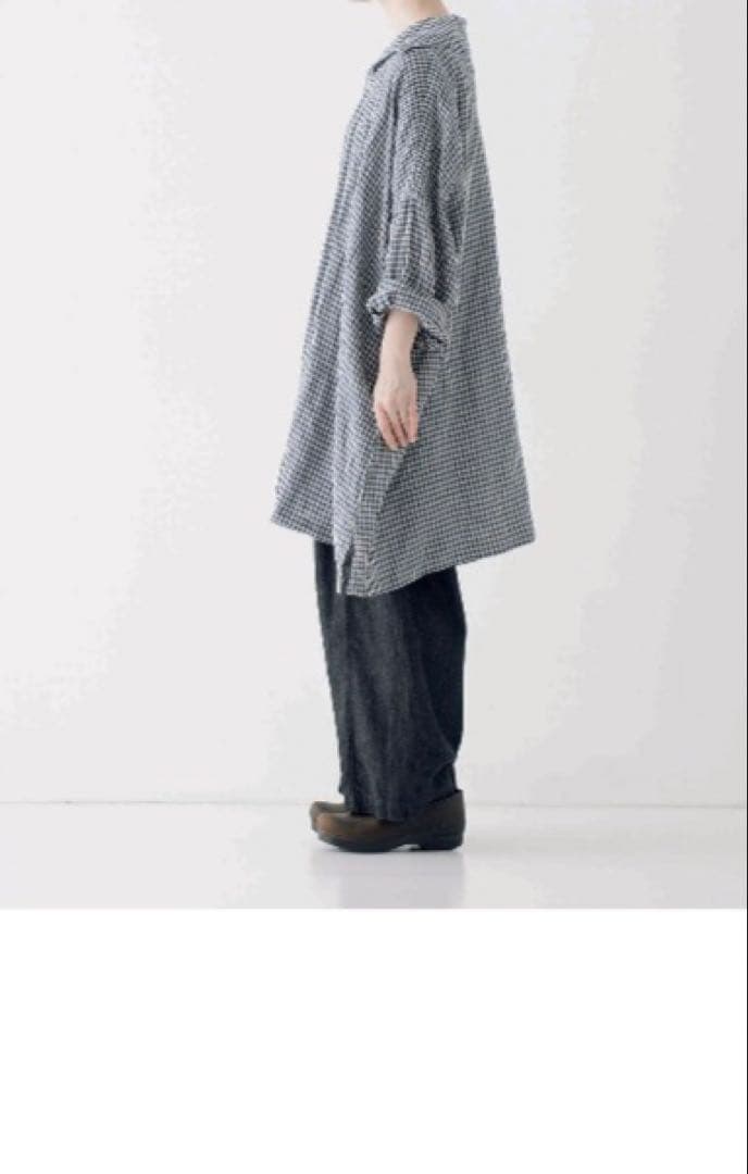 ネストローブ・リネンギンガムウィングカラービッグシャツ（ネイビー