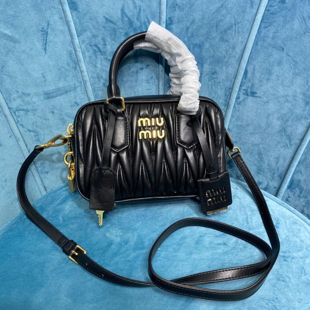 MIU MIU ハンドバッグ　ブラック Miu Miu Ivy レザーハンドバッグ | ブラック | FARFETCH JP