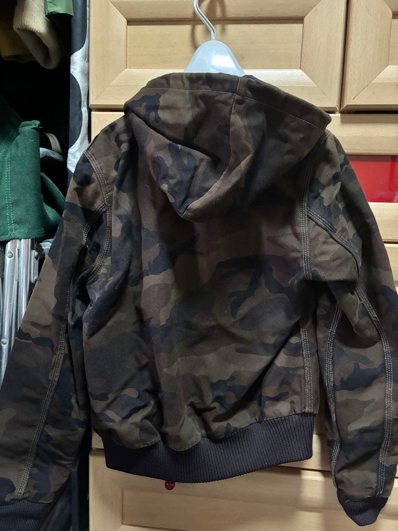 Carhartt 迷彩柄 フード付きジャケット - メルカリ