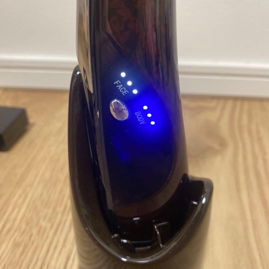 PYR KNIGHT パイラナイト スタイリッシュデザイン 美顔器 充電式