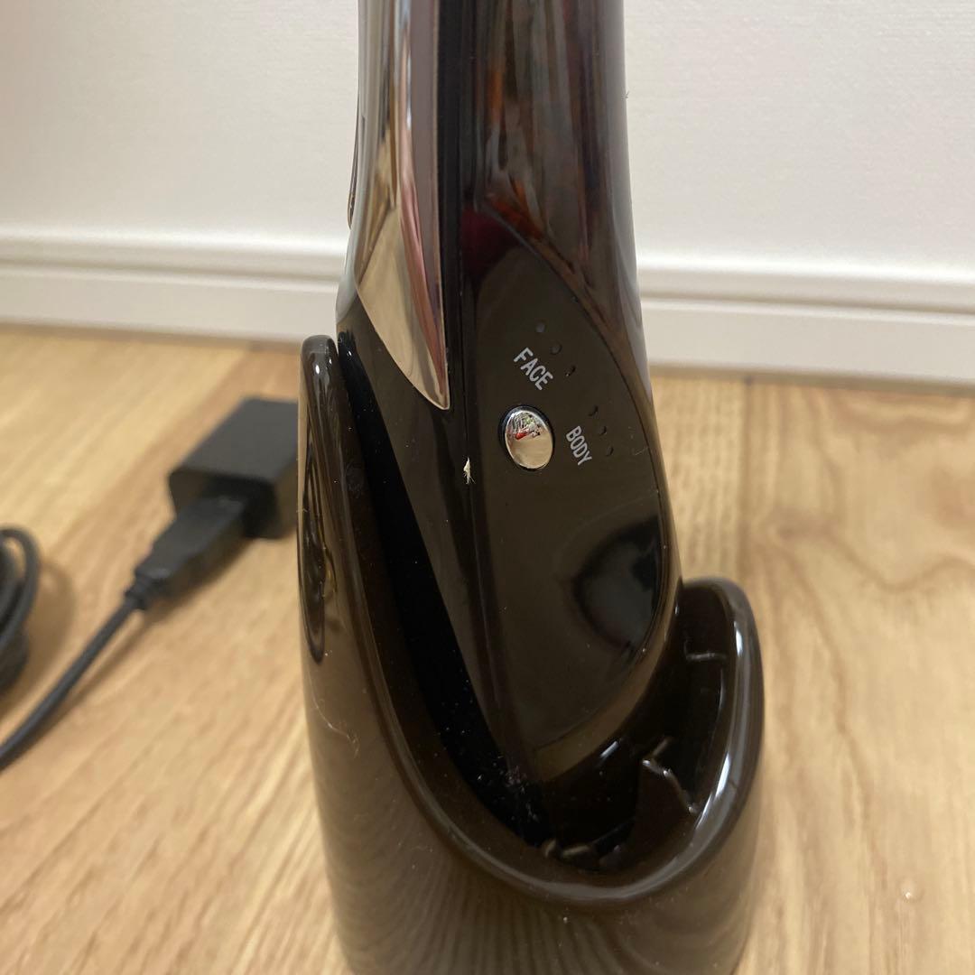 PYR KNIGHT パイラナイト スタイリッシュデザイン 美顔器 充電式