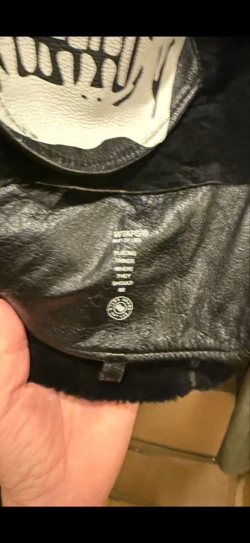 d*7様 WTAPS B-3 ラムレザー 黒Lサイズ 首元.裏地スカルプリント