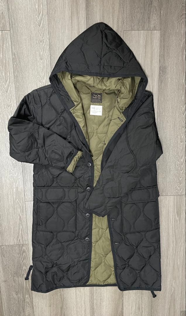 TAION ミリタリー フード ダウンコートM ブラック/オリーブ TAION / タイオン】ミリタリー フード ダウンコート（ダウンジャケット