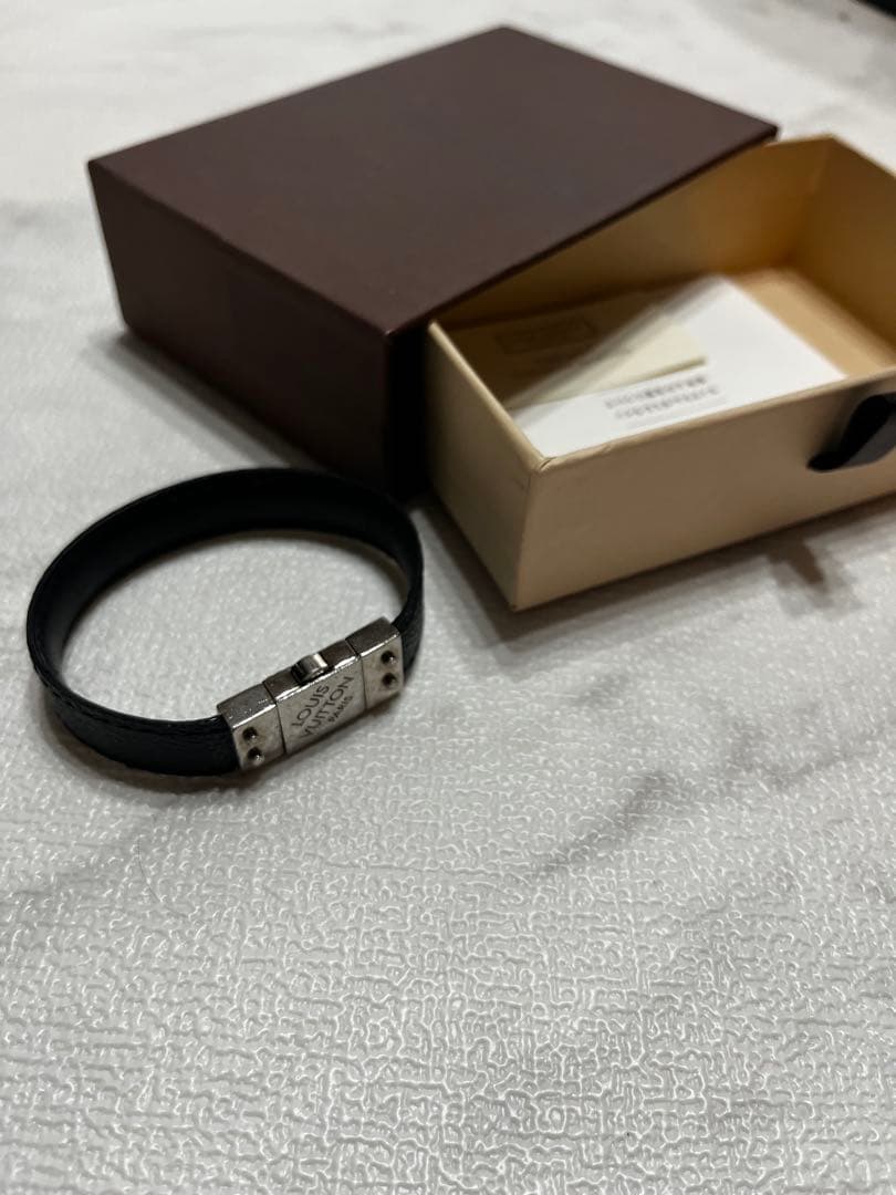 ハルズホーム様専用 Louis Vuitton ブラックレザーバングル - メルカリ