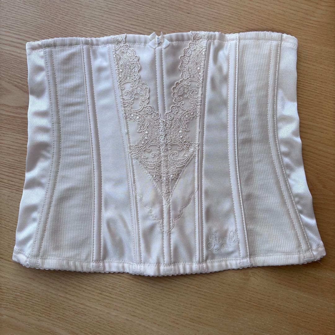 FOUR SIS & CO. フォーシスアンドカンパニー ブライダルインナー