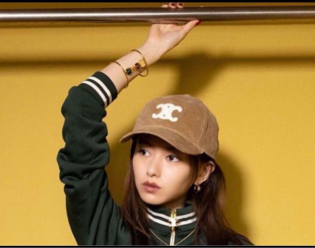 最終値下げです！CELINE コーデュロイキャップ Mサイズ - メルカリ