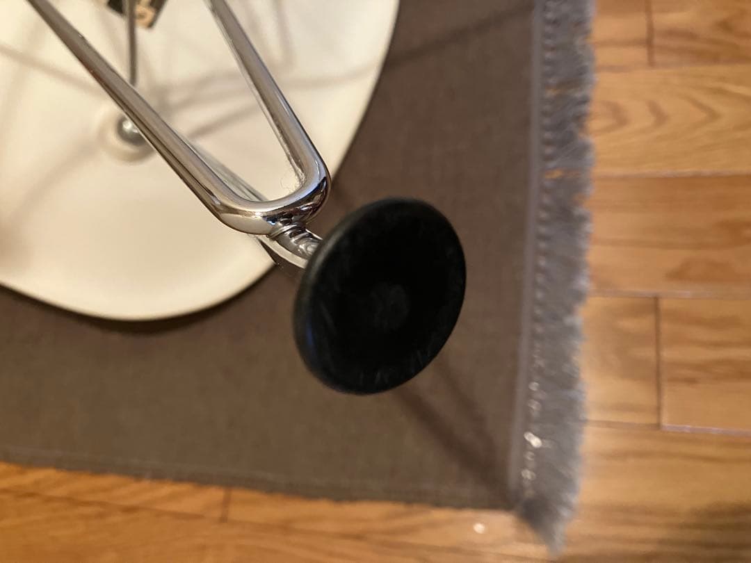 イームズ サイドシェルチェア エッフェルベース 手渡しでお譲りです。