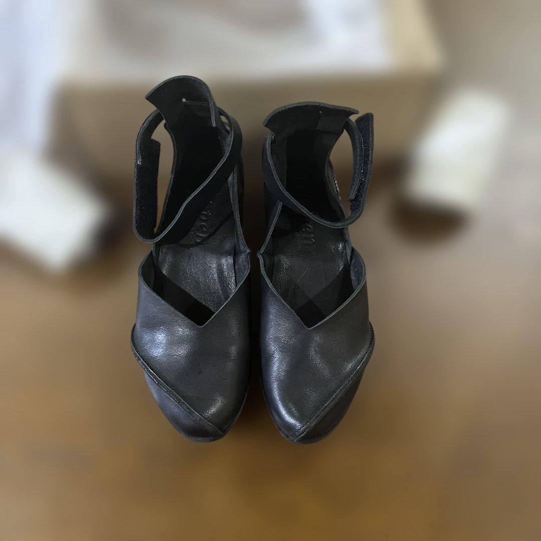 か*り様 トリッペン　レザーオープントゥサンダル 黒 中ヒール trippen｜サウンド ベルクロストラップ バックストラップ オープントゥ
