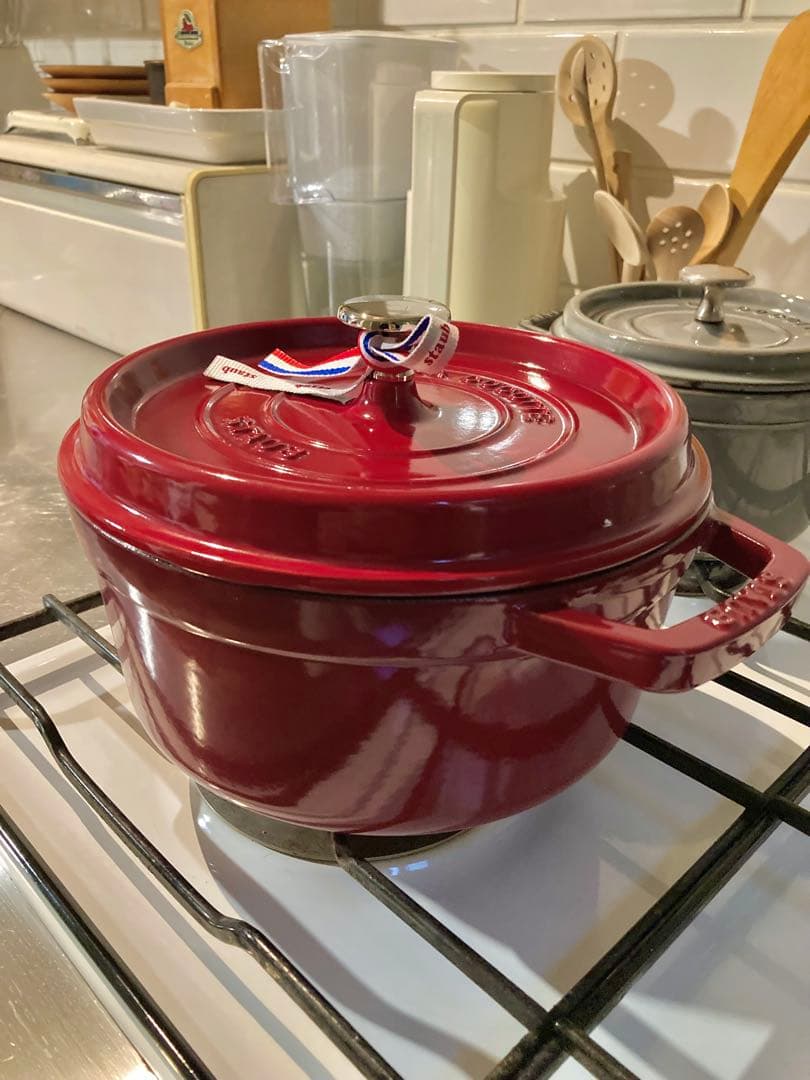 Staubストウブ　ピコココットラウンド　22cm 限定色ボルドーシリアル番号入 楽天市場】ストウブ 鍋 22cm ピコ・ココット ラウンド ボルドー IH対応