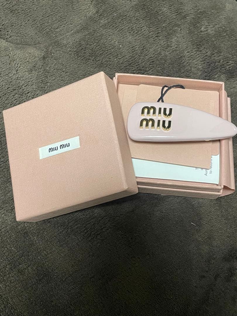 み MONTHLY COLORS : NOVEMBER – isseymiyake.com