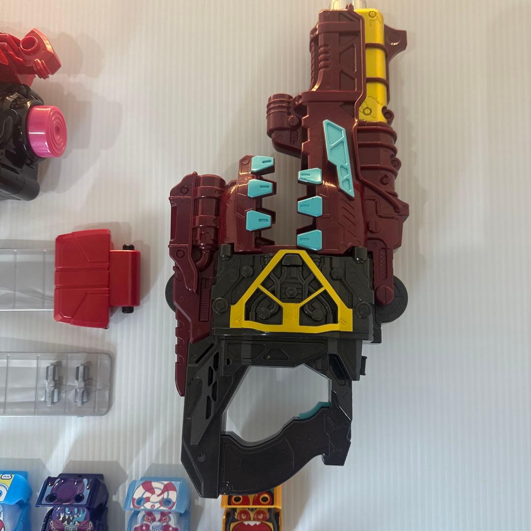 仮面ライダーガヴ DX変身ベルトガヴ & DX変身銃ベイクマグナム