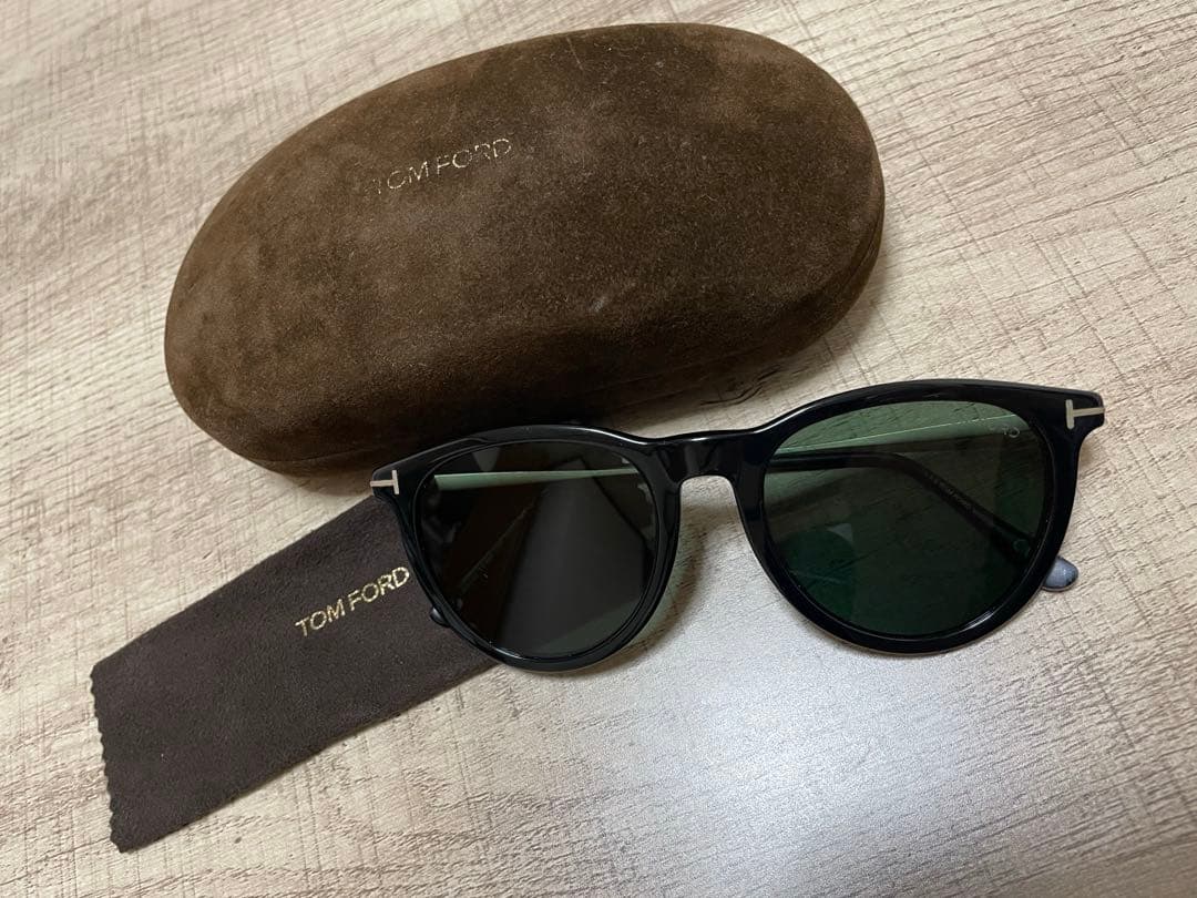 値下げ中！！TOM FORD サングラス　ケース、クロス付き！ TOM FORD - トムフォード サングラスケースの通販 by おしん's shop