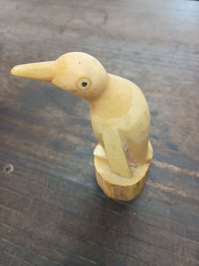 マッコウクジラ 歯 鯨歯 143.1g 置物　ペンギン