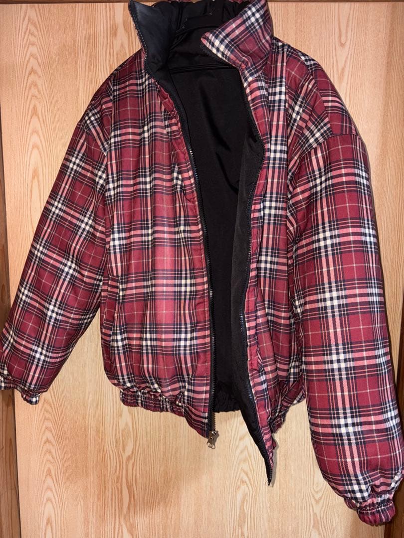 地底人オンライン 赤いチェック柄ダウンジャケット - メルカリ