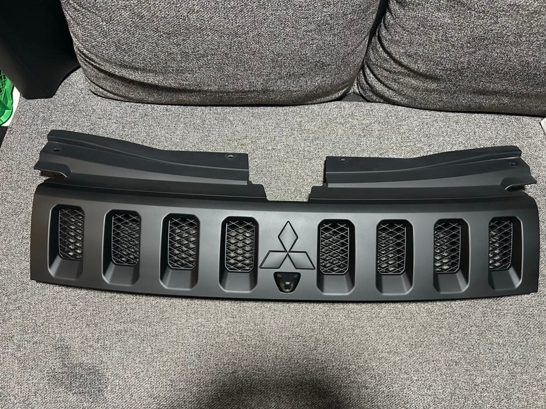 デリカＤ５‼️マッドブラック❗️フロントグリル　送料込み‼️カメラ付き M'z SPEED CV1W デリカD:5 フロントグリル シボ加工 つや消しブラック