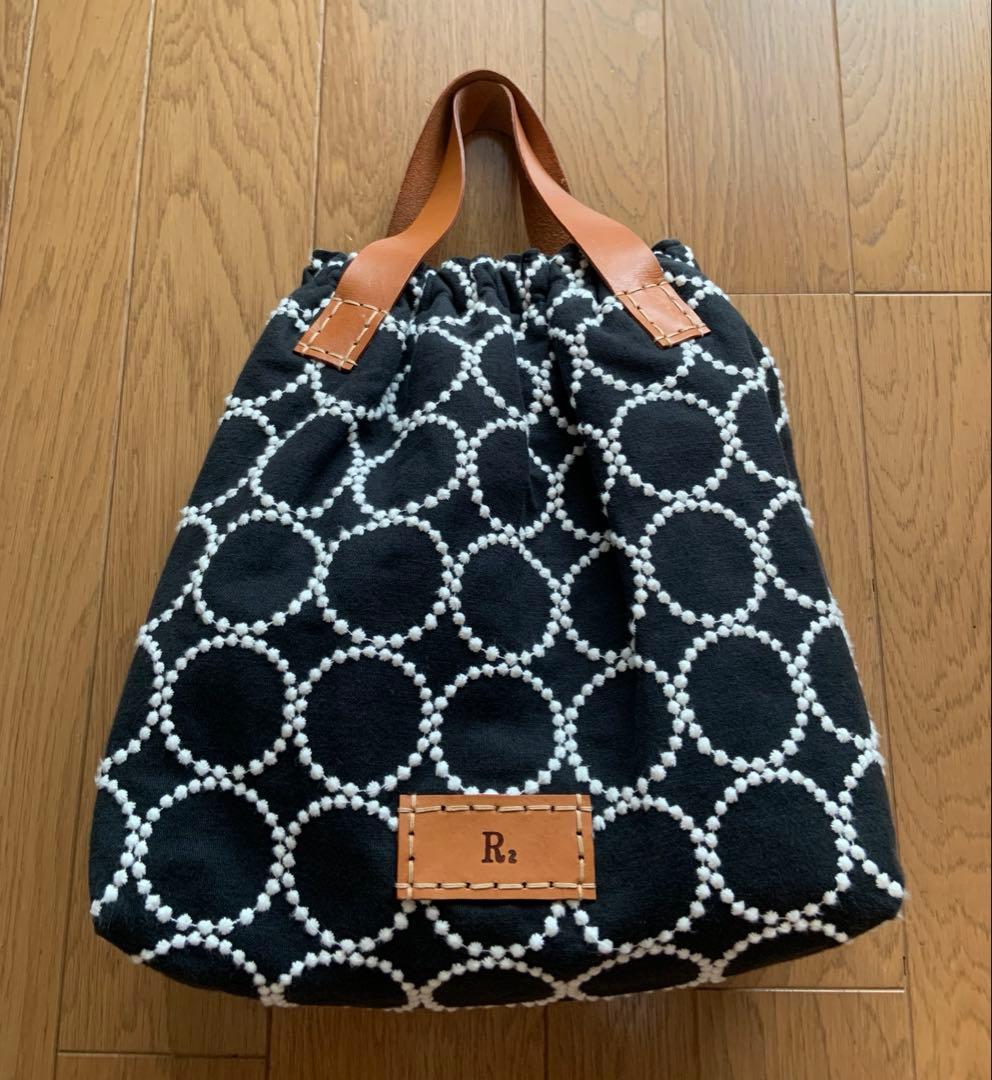 人気の作家様　タンバリンバッグ　ハンドメイド作家様　ミナペルホネン インスタ店舗限定販売】 シンプルな箱型の籠に、「ミナペルホネン」の