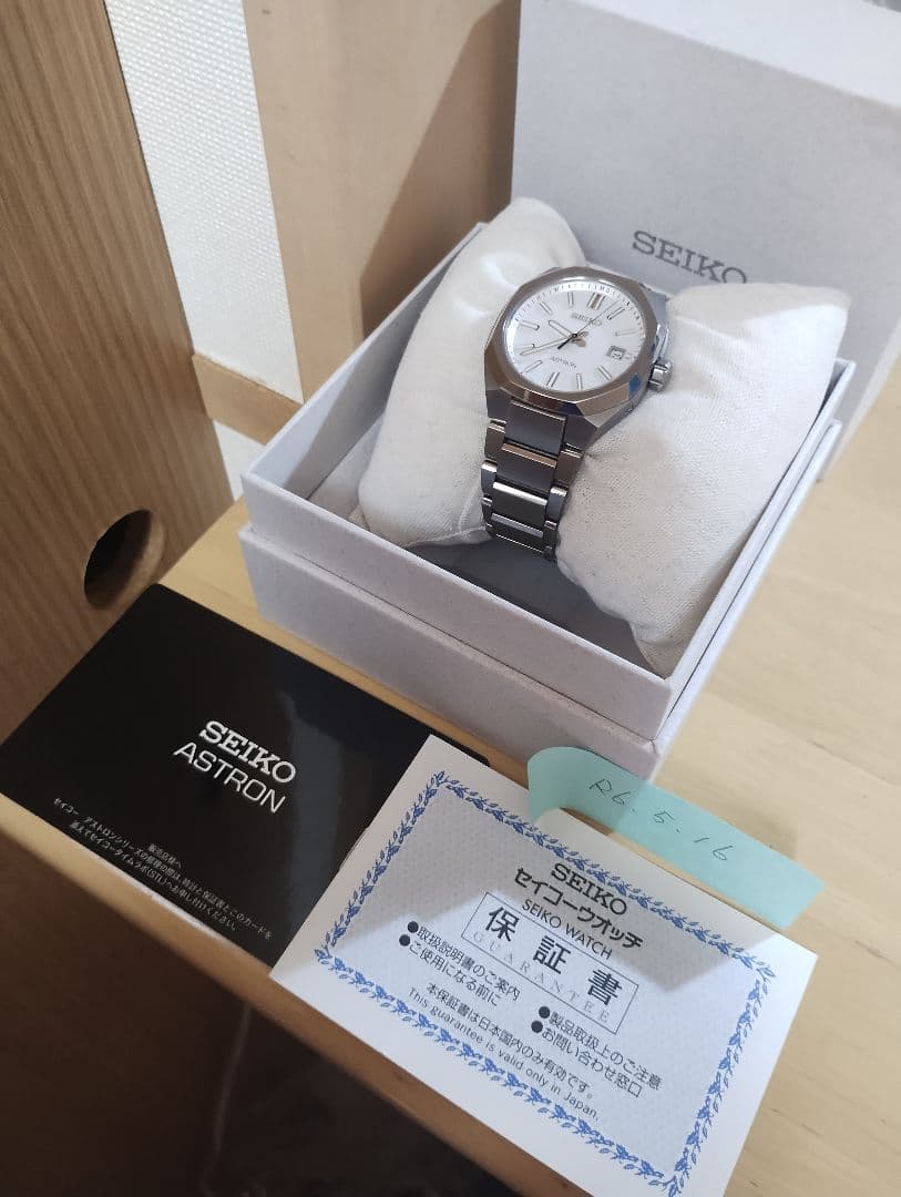 SEIKOアストロン腕時計 セイコーアストロン＞ 近未来的な二層構造のベゼルと天体をモチーフと