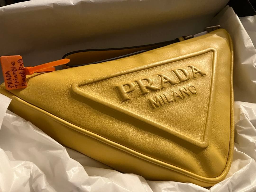 PRADA プラダ トライアングルポーチ バッグ イエロー 男女兼用新品