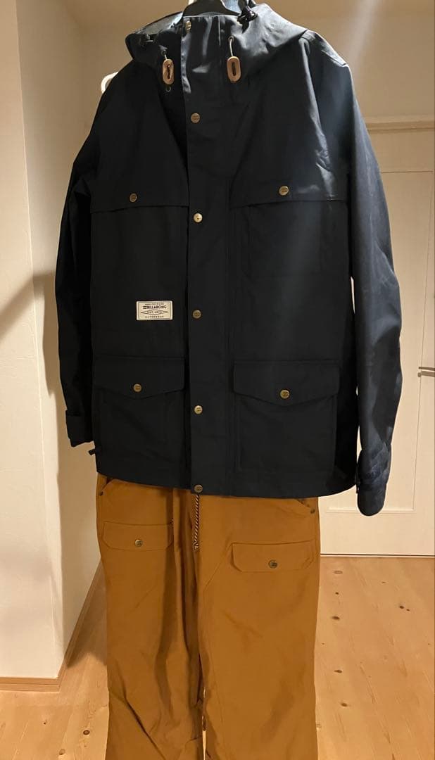 【美品】BILLABONG 上ネイビー ビブパンツ マスタード 上下セット M BILLABONG レディース 【SURF CAMP】TRIPLE PALMS 調温機能