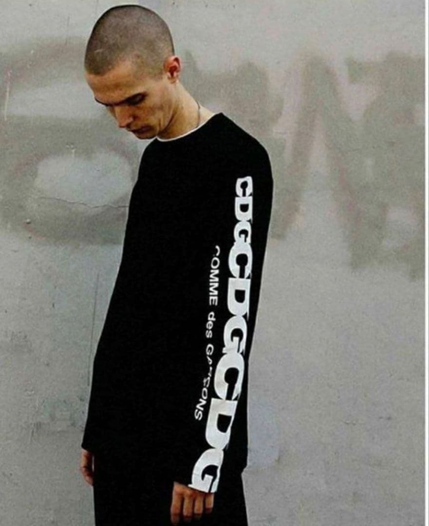 新品 CDG×コムデギャルソン アームプリント 長袖Tシャツ ロンT XL CDGエアラインロゴ・ロングスリーブTシャツ（長袖・アームロゴ