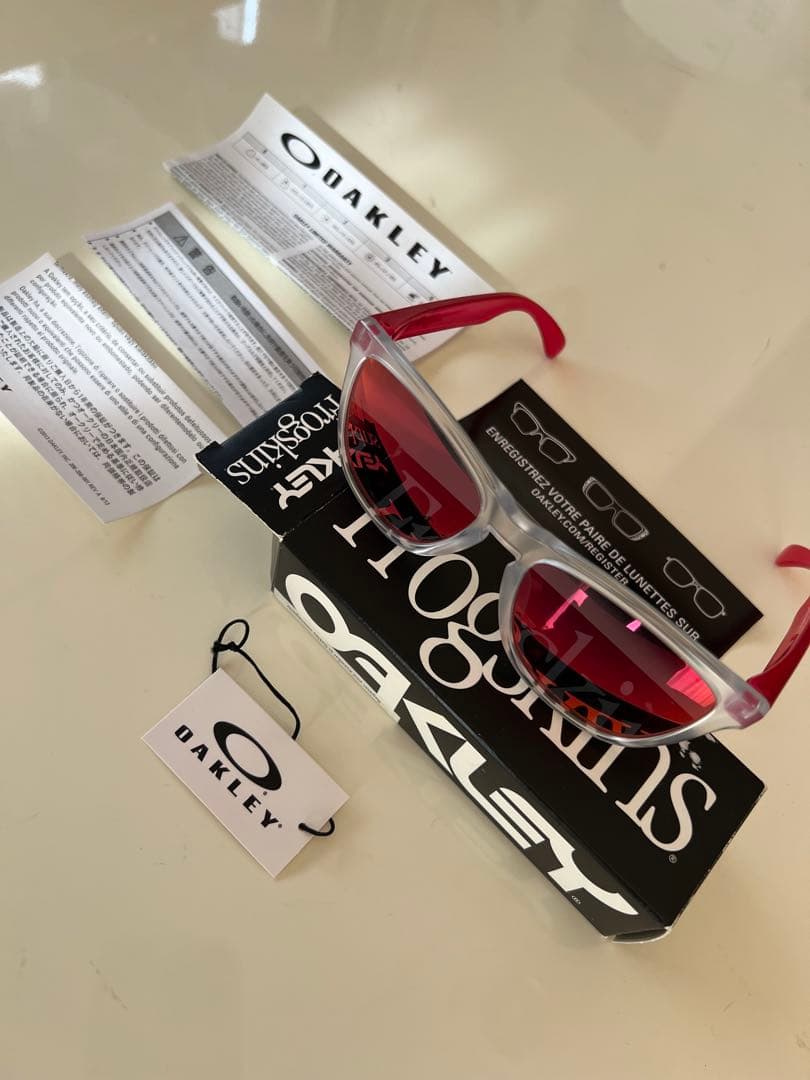 OAKLEY アビエーター風サングラス クリア/レッド OAKLEY アビエーター風サングラス クリア/レッド